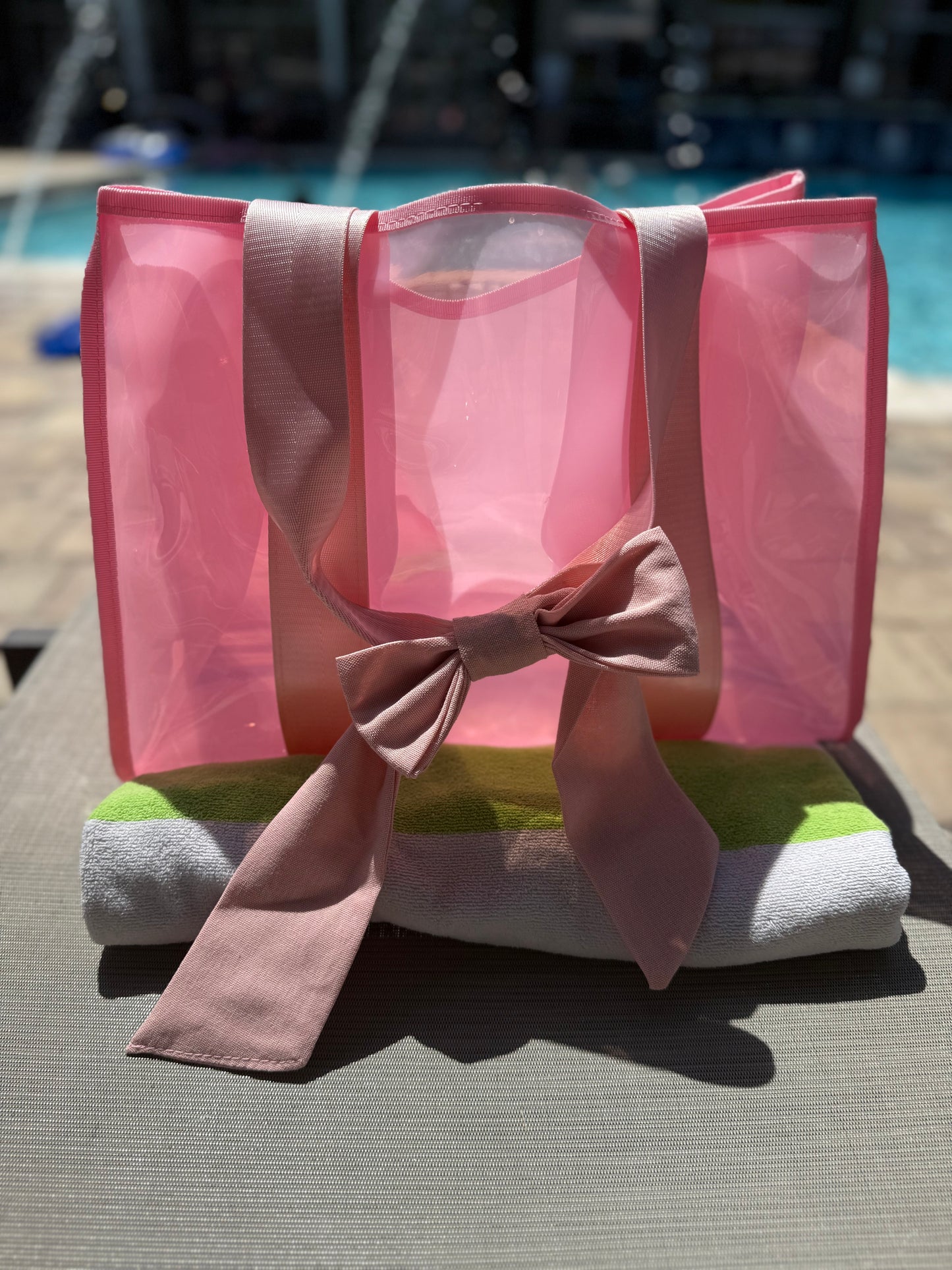 The perfect pink beach tote