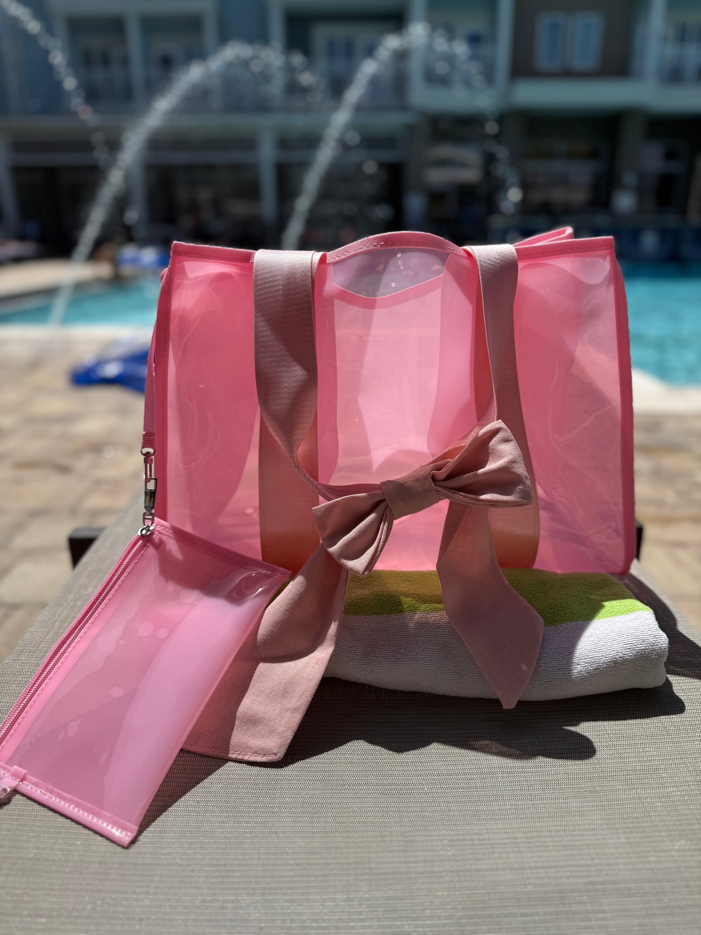 The perfect pink beach tote